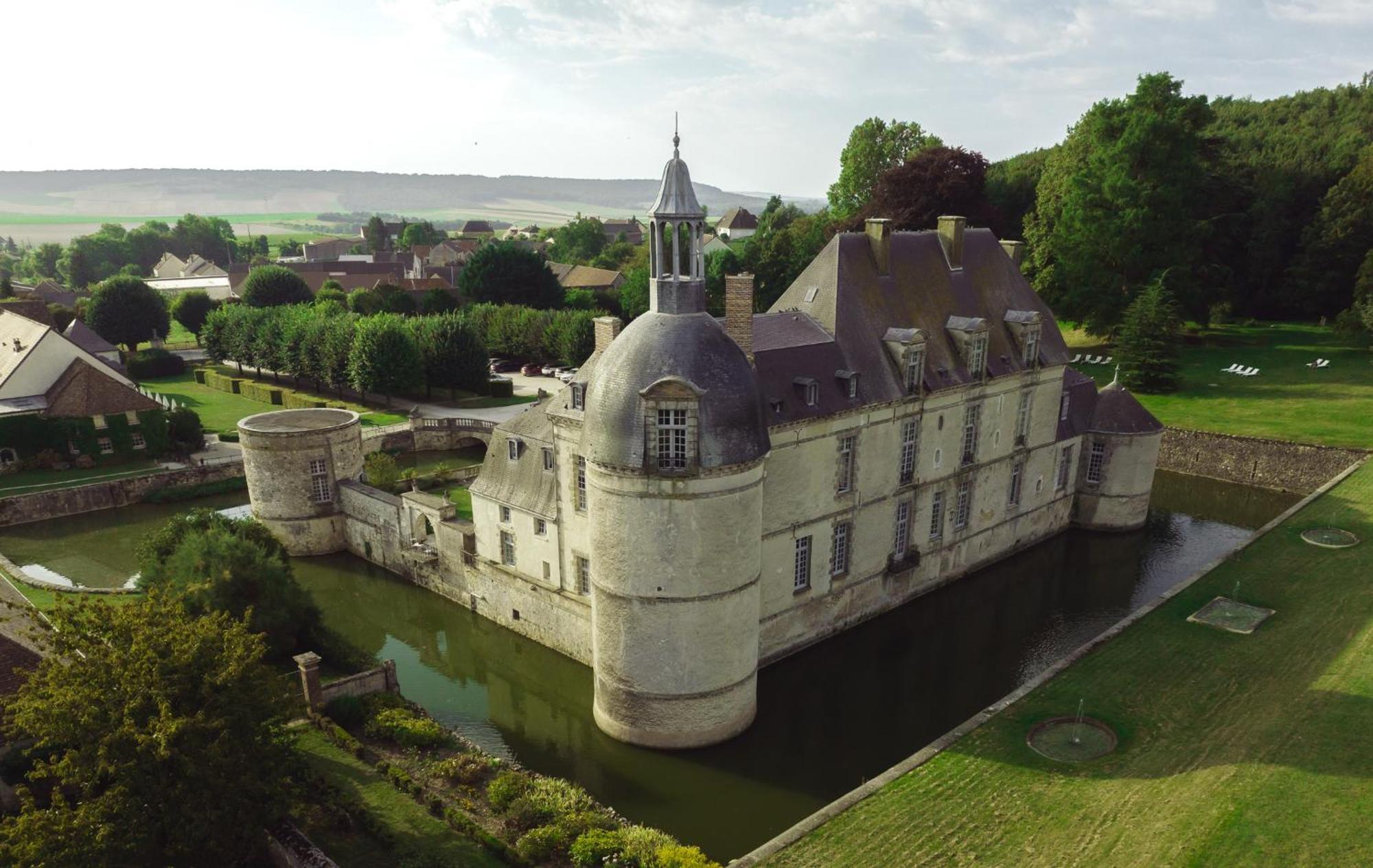 Le Chateau D'Étoges Exteriér fotografie